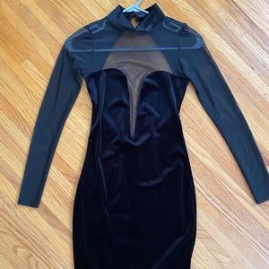 Black velvet backless dress!